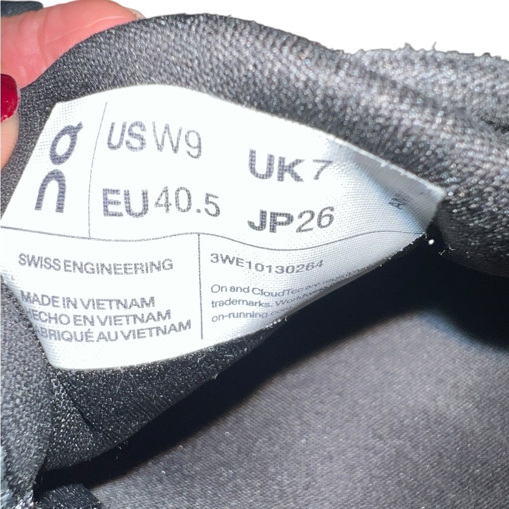 On Running Women’s Cloudrunner 2 Running Athletic Shoes US 9 Black Gray - Picture 9 of 11